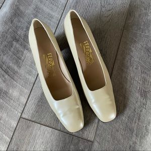salvatore ferragamo pumps